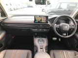 【インパネ全体】手が届きやすく、どなたでも運転しやすいです。シンプルで使いやすい設計になっています!