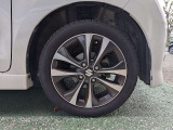 『1台』のお車に対して、3名体制で日々議論を重ね仕入れを行っております。