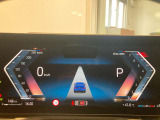 【メーターパネル(ナビパッケージ)】BMWライブコックピット10.25インチコントロールディスプレイはフルデジタルですメーターの中央にマップ表示も可能となります。視線の移動が少なくなり運転に集中する事が可能です