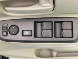 【電動格納ミラー】サイドミラーは電動格納式となっており、狭い駐車場でもキズがつくリスクを抑えられます。
