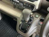 発進時から滑らかに加速する無段階変速のCVTはストップ&ゴーの多い街の中も快適です