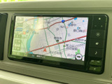 地図上に道路や周辺の地名が表示され、目的地までのルート確認に役立ちます。現在地を把握しやすく、初めて訪れる場所へのお出かけでも心強い装備です。