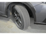 タイヤサイズは225/65R18です。