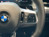ハンドル右側はオーディオ類やハンズフリー関係のスイッチが集約。