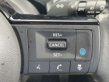 プロパイロットスイッチをONにして走行スピードを設定するだけでステアリングを自動制御で車線中央走行をキープ。車間距離をキープ。急な割り込みにもブレーキ操作なしでスピードコントロール、車間を調整&rArr;安心◎