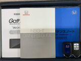 スマートキーは鍵をバッグに入れたままでもドアロックの開閉やエンジンのON・OFFができます。夜間や雨の日も鍵を探さなくて良いので便利です。
