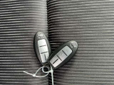 インテリジェントキーを身に着けていれば、ドアハンドルのボタンを押すだけでドアのロック、アンロックが行なえます。キーを差し込まないので両手が塞がっていても開閉が出来ます♪