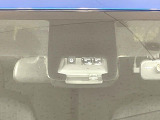 【プリクラッシュセーフティ】前方の車両等を検知し、衝突しそうな時は警報で注意を促し、ブレーキを踏む力をサポート。ブレーキを踏めなかった場合は衝突被害軽減ブレーキが作動、衝突回避をサポートします。