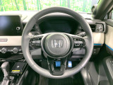 インテリアに合わせたデザインのステアリングは、運転される方のことも考え、運転しやすい形状、大きさです。是非一度、実際に触ってお確かめください。