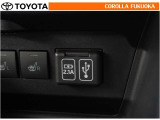 ポータブルオーディオなどの機器を接続して、車両のスピーカーで聞くことができます。