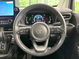 インテリアに合わせたデザインのステアリングは、運転される方のことも考え、運転しやすい形状、大きさです。是非一度、実際に触ってお確かめください。