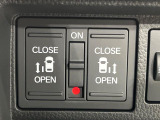【両側パワースライドドア】スマートキーや運転席のスイッチで後席両側スライドドアの開閉が可能♪電動だから力を入れてドアを開ける必要が無く、小さなお子様でも簡単に開け閉めでき快適です♪