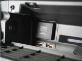 ◆12V電源ソケット◆スマートフォンの充電等にも便利な電源ソケット!使いやすい場所に装備されています。