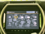 ディスクやテレビ、ラジオ、Bluetooth、USBなどの選択肢が並び、使いたい音源を見つけやすい画面です。表示が整理されており、普段よく使う音楽や情報へスムーズに切り替えられます。