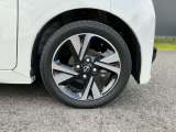 おしゃれは足元から。日産純正のアルミホイールで足元すっきり。タイヤサイズは165/55R15になります