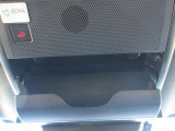 サングラスホルダーを備えたオーバーヘッドコンソールを装備。運転中に使う小物をスマートに収納でき、車内の整理整頓にも役立ちます。