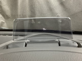 車速やナビのルート誘導などを表示してくれるアクティブ・ドライビング・ディスプレイ。視線や焦点調節が少なく済み、気持ちよく安全に運転を楽しめます。