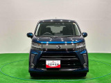 メッキ際立つフロントグリル、LED採用のヘッドランプとイルミネーションランプが視線を集めるムーヴカスタムが入荷致しました。