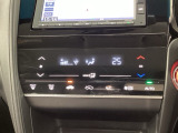 オートエアコン☆室内の温度調節として冷房・暖房が出来るのはもちろんのこと冬場や雨天時の窓の曇り取りとしても活躍します☆