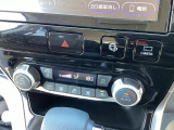 オートエアコンで、毎日のドライブを快適に。温度、風量を自動で調整し、理想的な車内環境を提供します。