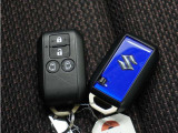 ◆スマートキー◆カギをバッグやポケットに入れたままでもドアロックの開閉ができる『スマートキー』付き!雨天や暗くなってもカギを取り出す必要がなくドアの開錠&エンジンも始動できます