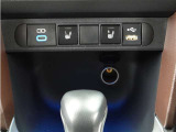 充電用USB端子(タイプC)・シートヒータースイッチ・通信用USB端子(タイプA)