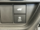 自動でリアゲートを開閉できる電動リアゲート、車がカーブの外側へ膨らんだり内側へ巻き込んだりする挙動を防止し安定した走行をサポートする横滑り防止装置付きです!