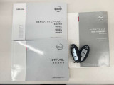 整備手帳&保証書、車両&ナビ取扱説明書。