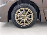 かっこいいホイールですね。 車のイメージを大きく左右するホイール部分はコダワリを持ちたいですね。
