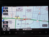 道路や周辺施設が表示され、目的地までのルート確認に活用できるナビ画面です。現在地も把握しやすく、初めて訪れる場所へのお出かけでも行き先を確認しながら進めます。