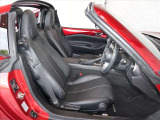 神戸マツダ神戸西インター店は、通常ディーラー+&alpha;の次世代型店舗としてROADSTER EXPERIENCE SPACEの冠を掲げ、「いつでも・誰でも・気軽に会いに行ける」ロードスターUカー専門店。