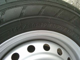 タイヤサイズは、145/80R12 80/78N LTです。