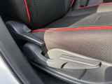 運転席シートリフター&チルトステアリング!ドライバーの体格や好みにあわせてシートやステアリングの位置をきめ細やかに調整できます。