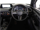 【運転席】最適なドライビングポジションでドライブをお楽しみください。