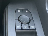電動格納ミラーは駐車時や狭いとこなどやっぱりあると便利ですよ。