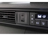 スマートフォンなどの音楽再生が可能なUSB接続ジャック装備車両です♪♪♪