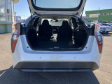 リヤシートを倒せば、さらに大きなお荷物が積めて大活躍します!