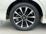 純正アルミホイールです!オシャレな足元を演出してくれます!タイヤ4本納車時新品に交換致します!