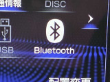 Bluetoothオーディオ対応可。お持ちのスマホやiPodなどとBluetooth接続して外部機器内の音楽などを車内で楽しめます。