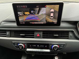 後退時にはナビ画面へ後方映像を表示。車両の近くを確認する補助となり、駐車位置を決める際にも役立ちます。画面内には周囲のセンサー情報も表示されます。実際の見え方と確認できる範囲を店頭でお確かめください。