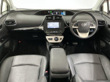 【インパネ】運転のしやすさを最優先に設計された見晴らしの良いフロントビュー。車両間隔が掴みやすく狭い道でも安心♪「安全」と「品質」を最優先に、安心してお乗りいただけるクルマを提供いたします。
