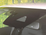 【スマートブレーキサポート】走行中に前方の車両等を認識し、衝突しそうな時は警報とブレーキで衝突回避と被害軽減をアシスト。より安全にドライブをお楽しみいただけます。