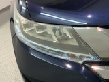 LEDヘッドライトは、点灯の瞬間から最大光量を発揮し、突然暗くなるトンネルなどでの安定感を高めます。
