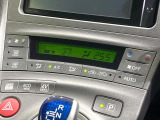 【オートエアコン】一度お好みの温度に設定すれば、車内の温度を検知し風量や温度を自動で調整。暑い&hellip;寒い&hellip;と何度もスイッチ操作をする必要はありません。快適な車内空間には必須の機能ですね♪