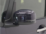◆ドアミラーウインカー◆ドアミラーにウインカーを装備しています。対向車に自身の進行方向を合図し安全に運転できます。
