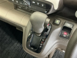発進時から滑らかに加速する無段階変速のCVTはストップ&ゴーの多い街の中も快適です