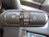 AUTOの位置にセットしておくと、暗くなったら自動でライトの点灯をサポートしてくれます!高速道路でのトンネル通過時など便利です!