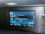 レーンディパーチャーアラートとは車線または走路からの逸脱の可能性を警告すると共に、車線または走路からの逸脱を避けるためのハンドル操作の一部を支援する機能です。詳細は販売店スタッフまでおたずねください。