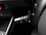 アダプティブクルーズコントロール機能搭載。前方の車両の速度に合わせて車間距離を一定に保ち、自動的にアクセル・ブレーキを調整します。