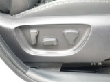 パワーシート搭載。微妙な調整が手軽にでき、最適なポジションで運転することが可能です。
